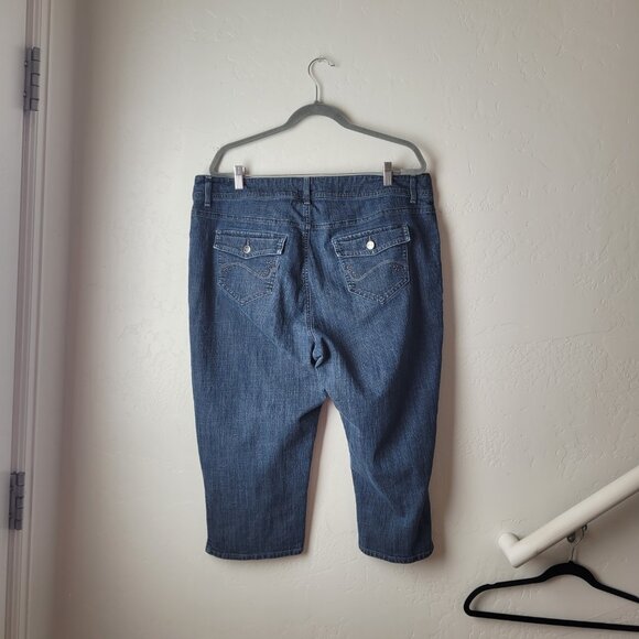 Riders by Lee Plus Size Dark Wash Capri Jeans - Picture 7 of 8